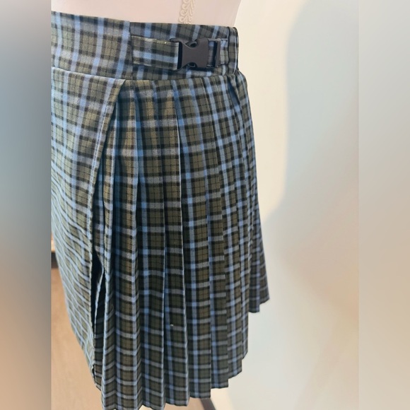 90s-Inspired Plaid Mini Kilt Skirt 💙💚 - Picture 2 of 5